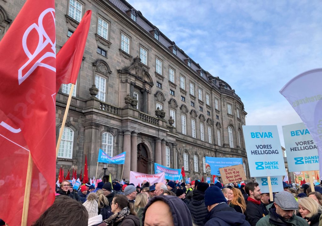 Dansk Metal og Socialrådgiverne var stærkt repræsenteret til demonstrationen. 